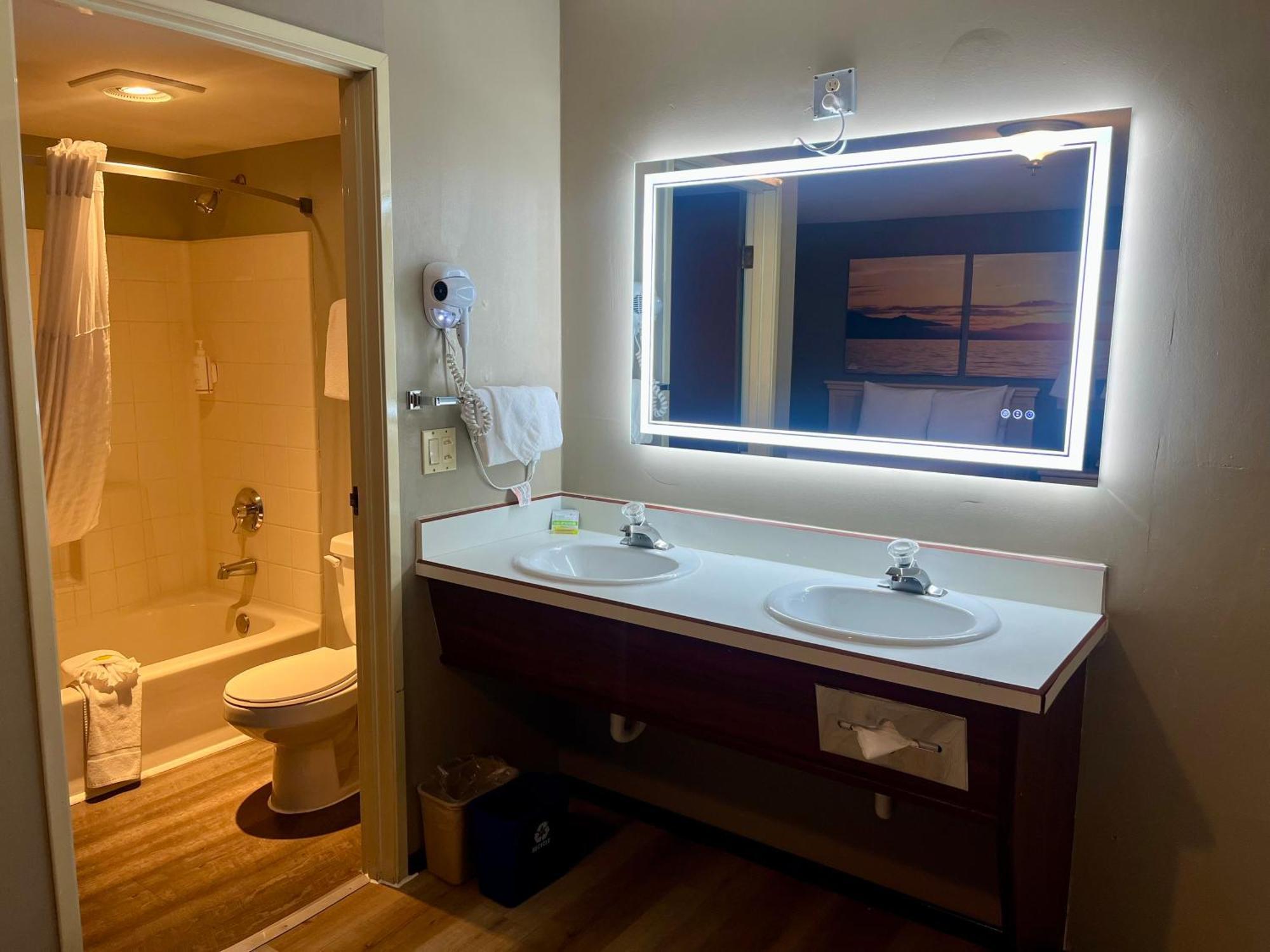 Days Inn By Wyndham Seatac Airport Luaran gambar
